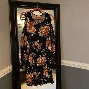 Sweet Pea cold should dress. Size large.